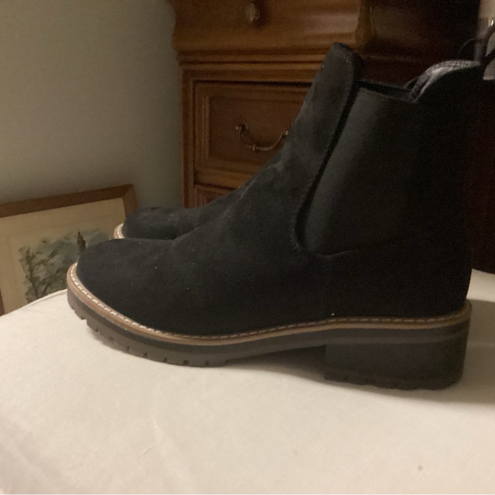Black Ankle Boots with Chelsea Design and Low Heel
